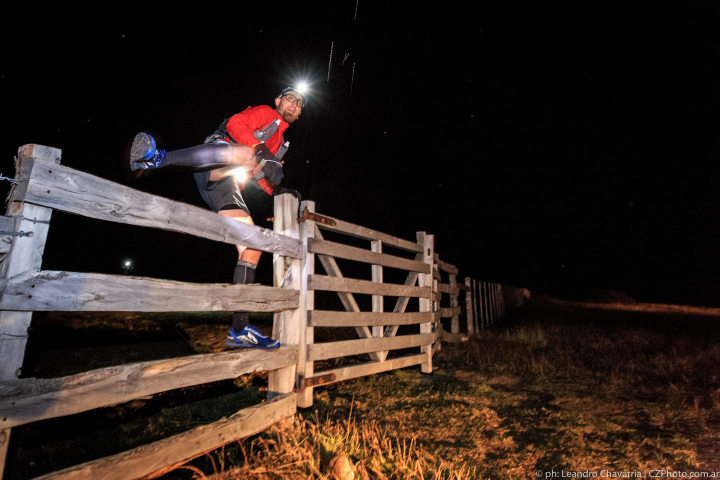 Crossing estancias and crossing fences. Photo by Leandro Chavarria.