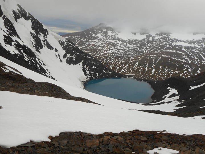 The route descends just right of the lake, after the glacier. Photo by Kerrie Bruxvoort.
